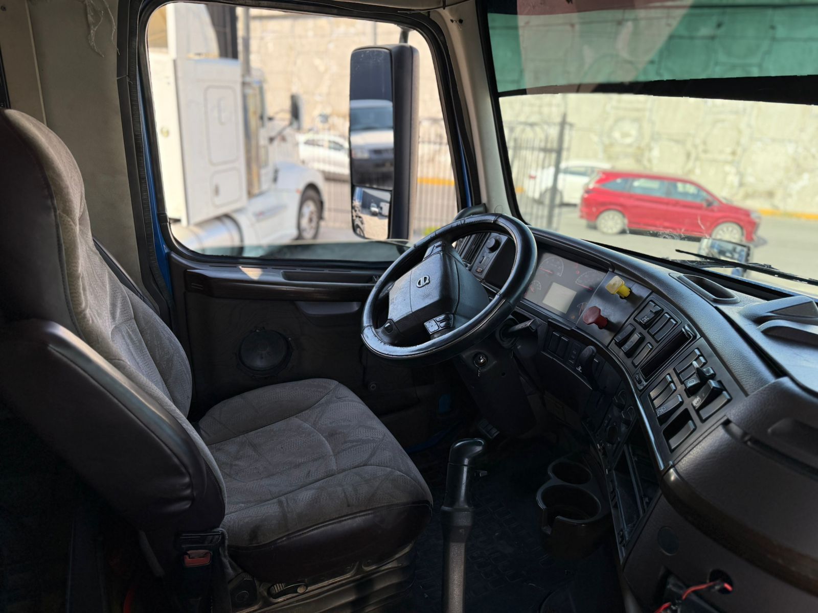 Volvo VNL  64T